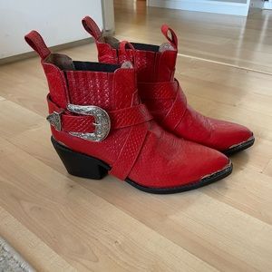 Wandering Coyote booties size 40 (women’s 9) Red.